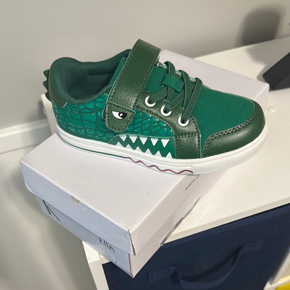 Dream Pairs Green Sneakers with Monster Design